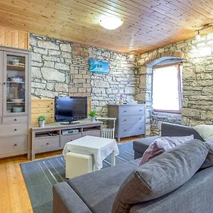 Dino Carrera Apartment